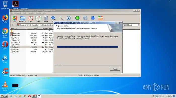 إعداد جهاز كمبيوتر Dumpper يتميز ببرج أنيق وشاشة ولوحة مفاتيح وماوس على مكتب عصري في غرفة مضاءة جيدًا.