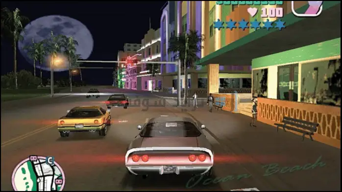منظر طبيعي نابض بالحياة لمدينة Vice City في عام 2025، يضم أضواء النيون وأشجار النخيل والهندسة المعمارية القديمة تحت سماء غروب الشمس.