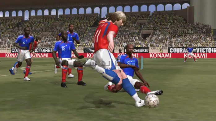 2. غلاف فني للعبة PES 2006 على الكمبيوتر الشخصي، يتضمن مشهد كرة قدم ديناميكي مع لاعب يراوغ الكرة وعنوان اللعبة.