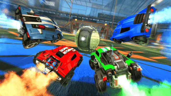 مشهد ديناميكي من لعبة Rocket League 2025، يعرض سيارات تلعب كرة القدم في ساحة مستقبلية نابضة بالحياة.