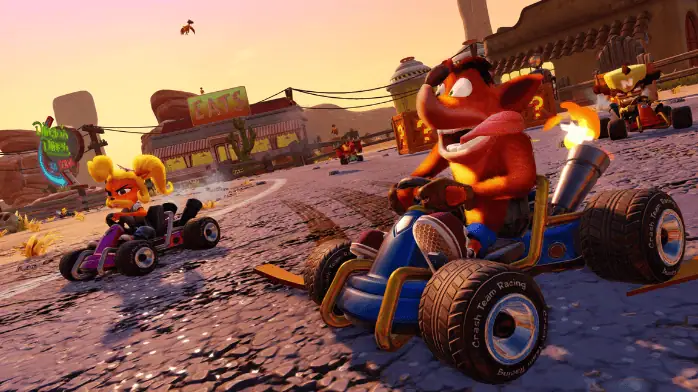 صورة غلاف لعبة Crash Team Racing، والتي تتميز بشخصيات نابضة بالحياة ومشاهد سباق، تروج للتنزيل المجاني للكمبيوتر الشخصي.