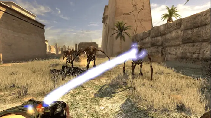 تنزيل مجاني للعبة Counter Strike Source للكمبيوتر الشخصي، يعرض شعار اللعبة ومشاهد اللعب المليئة بالإثارة.