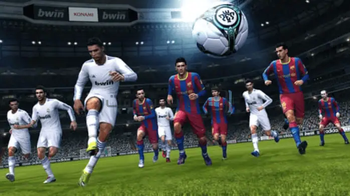 غلاف لعبة Pro Evolution Soccer 2011 يتميز بحركة كرة قدم ديناميكية ورسومات نابضة بالحياة لمستخدمي الكمبيوتر الشخصي.