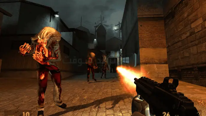 لقطة شاشة للعبة Half-Life على الكمبيوتر الشخصي، تُظهر بطل اللعبة في بيئة خيال علمي مع عناصر الحركة.