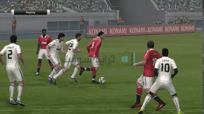 غلاف لعبة Pro Evolution Soccer 2011 يتميز بحركة كرة قدم ديناميكية ورسومات نابضة بالحياة لمستخدمي الكمبيوتر الشخصي.